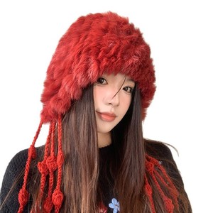Gorro de Punto Cálido de Invierno para Mujer con Borlas de Piel de Conejo Genuina, Orejeras y Efecto Adelgazante en el Rostro, Colores Rojo, Beige, Marrón y Blanco - Product Image 5