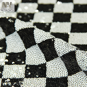 Tessuto Nanyee con Design a Scacchi 2,5cm, Nero e Bianco, con Mini Paillettes Ricamate - Product Image 5