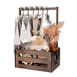 Estante de Almacenamiento de Ropa para Bebé de Madera Maciza 34x22.5x53cm con Perchas y Cesta para Uso de Bebés de 0 a 12 Meses - Product Image 1