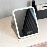 Miroir de Maquillage LED Personnalisé Trois Couleurs, Miroir sur Pied Portable Pliable Éclairé Rechargeable avec Étui en Cuir, pour Retouches sur Bureau 1x