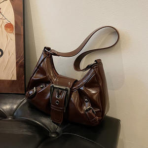 กระเป๋าสะพายไหล่ผู้หญิงสไตล์ Y2K ดีไซน์จีบ กระเป๋าหนัง PU เรียบง่าย กระเป๋าถือใต้วงแขน แฟชั่นลำลอง เท่ห์ ทันสมัย สำหรับสาวๆ - Product Image 3