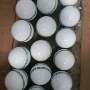 Balle de cricket en cuir pour les jeunes - Product Image 2