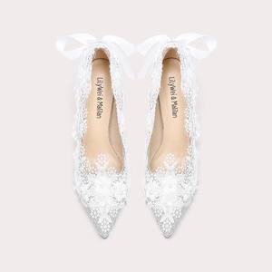 Nuove Scarpe da Sposa <span class=keywords><strong>con</strong></span> Punta Affusolata, <span class=keywords><strong>Tacchi</strong></span> Alti Primaverili ed Estivi, Pumps <span class=keywords><strong>con</strong></span> Tacco Alto in Pizzo Floreale <span class=keywords><strong>Argento</strong></span> e Bianco per Spose - Product Image 3