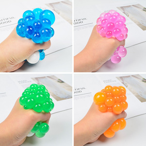 ของเล่นบีบ TPR สำหรับเด็ก แก้อาการวิตกกังวล ตลกๆ วิบวับ สีฟ้า รูปทรงก้อนน้ำแข็ง สินค้ามาแรงปี 2024 สินค้าใหม่ ของเล่นบีบคลายเครียด - Product Image 4