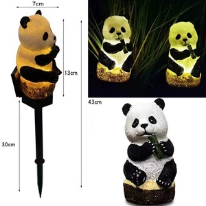 Lampe solaire en résine en forme de panda, LED, étanche, pour décoration de jardin, à piquer dans le sol - Product Image 2
