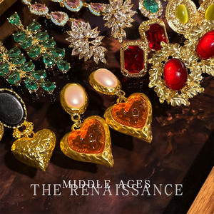 Pendientes de Botón Vintage de Latón Chapado en Oro con Forma de Borla, Estilo Retro Exagerado con Pedrería, Estilo de Corte de Lujo Ligero para Mujer, para Fiestas - Product Image 3