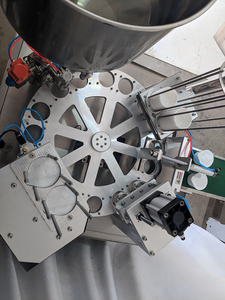 Machine de remplissage et de scellage rotative entièrement automatique pour <span class=keywords><strong>lait</strong></span>, sauce, yaourt et gelée de qualité alimentaire - Product Image 4