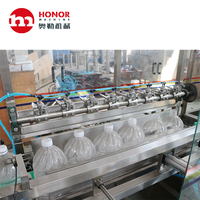 Machine de capsulage de remplissage de production d'eau minérale en plastique 3 en 1 de type linéaire 3-10L