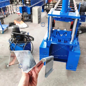 Machine de formage à froid de gouttières de toit de type M avec pompe à moteur pour tôles galvanisées, pour matériaux de construction - Product Image 3