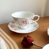Ensemble tasse et soucoupe à café en porcelaine vintage de luxe rétro, motif floral, style français, bordure dorée, 230 ml, carton