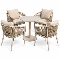 Ensemble de salle à manger moderne en acier pour l'extérieur avec mobilier de patio tressé à la main, 1 table, 4 fauteuils et coussins moelleux pour jardin/terrasse
