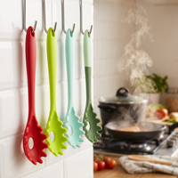 Cuillère à pâtes en silicone en gros, cuillère à spaghetti en forme de griffe, 4 couleurs pour restaurants, hôtels et traiteurs