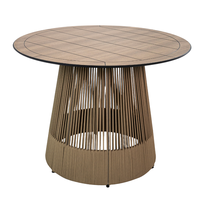 Table de salle à manger ronde d'extérieur AIKO, style minimaliste moderne, en osier d'oléfine avec structure en acier thermolaqué, modèle 005, pour usage en terrasse.