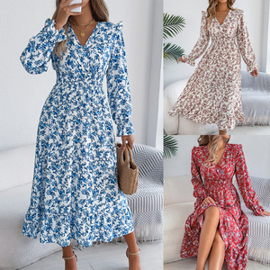 Collection Printemps/<span class=keywords><strong>Été</strong></span> 2026 : Robe Longue Élégante à Col V Croisé, Taille Cintrée et Volants, Motif Floral, Style Européen et Américain pour <span class=keywords><strong>Femme</strong></span> - Product Image 2