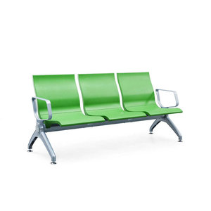 Sillas de espera de aleación de aluminio y poliuretano con mesa y toma de corriente para uso en aeropuertos, estaciones de autobús, hospitales y clínicas. - Product Image 2