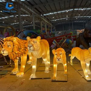 Sgl003 Hoge Kwaliteit Themapark Festival Decor Lantaarn Waterdichte Leeuw Familie Zijde Festival Lantaarn - Product Image 1