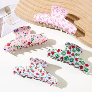 Pinces à cheveux tendance antidérapantes en PVC pour femmes, adolescentes et filles, motif fraise, outils de coiffure multi-usages - Product Image 1