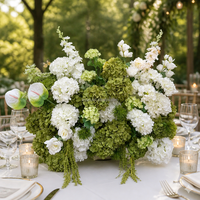 Chemin de table fleuri artificiel personnalisé et coloré pour la décoration des allées et des tables de mariage