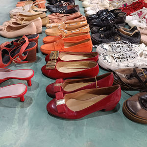 Used Ladies Casual Shoes Flat Sneaker Leather Slip-On Walking Style Wholesale Products <b>by</b> Pairs - Product Image 2