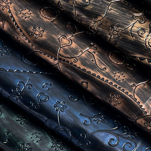 <span class=keywords><strong>Tela</strong></span> metálica de vinilo de PU de cuero sintético con diseño floral <span class=keywords><strong>en</strong></span> <span class=keywords><strong>relieve</strong></span> <span class=keywords><strong>3D</strong></span> con superficie de <span class=keywords><strong>pintura</strong></span> <span class=keywords><strong>para</strong></span> tallar <span class=keywords><strong>en</strong></span> bolsos/cinturones/zapatos - Product Image 2