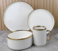 Vente en gros directe usine : Service de table 16/24 pièces en porcelaine, assiettes, bols et tasses à bord doré blanc, pour la maison, l'hôtellerie, les restaurants et les mariages