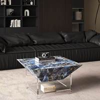 Table basse en acrylique de style pyramidal, inspirée du vent, minimalisme italien ; pas d'assemblage requis, pièce maîtresse rétro-minimaliste pour