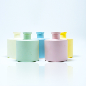 Bán Buôn Thiết Kế Độ<span class=keywords><strong>c</strong></span> Đáo Hộ Gia Đình Chai Nướ<span class=keywords><strong>c</strong></span> Hoa Tùy Chỉnh Mới Đến 120Ml Rõ Ràng Glass Vòng Rỗng Sang Trọng Reed Khuếch Tán Chai - Product Image 3