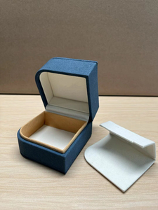 Cajas de Joyería Cuadradas de Cuero Azul con Cierre de Tapa Abatible, Impresión de Logotipo Personalizado para Collares y Pendientes, Caja Protectora para Joyería Fina - Product Image 6
