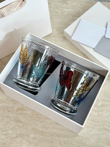 Ensemble de verrerie en cristal peint en relief, motif papillon, best-seller - ensemble de deux verres à vin et deux verres à eau - Product Image 2