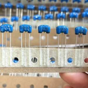 Chì Ferrite hạt EMI Choke cuộn cảm ba thiết bị đầu cuối LC Lọc coban dựa vô định hình rộng ban nhạc đàn áp thành phần - Product Image 3