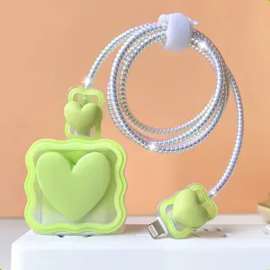 苹果18/20w充电器保护套绿色心形可爱外壳，适用于Iphone 14 13 Pro最大心形充电电缆绕线机