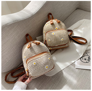 Las mujeres coreanas señoras <span class=keywords><strong>Mini</strong></span> pequeño bordado de Daisy paja mochila hecho a mano lindo Crochet playa tejida de viaje bolsa - Product Image 3