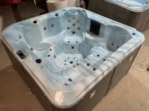 Baignoires de <span class=keywords><strong>spa</strong></span> extérieures modernes autoportantes personnalisées en gros d'usine <span class=keywords><strong>avec</strong></span> fonction de trempage et drain inclus pour les rassemblements à domicile et le <span class=keywords><strong>camping</strong></span> - Product Image 4