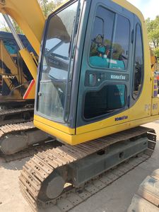 Excavadora pequeña Komatsu PC60 usada, fabricada en Japón, en buen estado, cabina cerrada con aire acondicionado, para trabajos municipales, precio bajo - Product Image 4