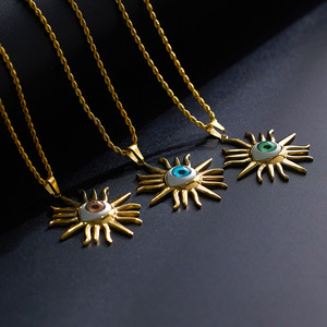 Collar con Colgante para Mujer |   Colgante de Acero Inoxidable Chapado en Oro PVD de 18K |   Joyería de Moda Hipoalergénica que No se Desvanece - Product Image 2