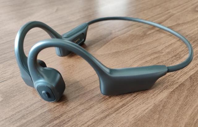 OEM High Quality Swim Bone Conduction Headphones Ear Clip Bone Phone Headset for Sport Swimming IPX8 With 32GB Music Player