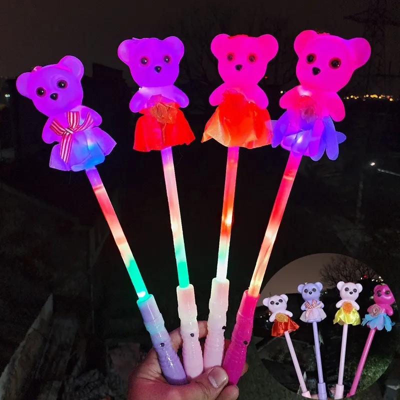 Varita de oso de peluche con luz Led que brilla en la oscuridad, producto de palos, juguete para niños, varita con mango de plástico, iluminación navideña