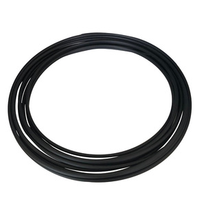 ท่อฉีดยูเรียแบบเรียบ สีดำ ทำจาก NBR+EPDM เสริมลวดเหล็ก สำหรับระบบ SCR ใช้สำหรับส่งของเหลวไอเสียดีเซล ตัดได้ตามต้องการ - Product Image 1