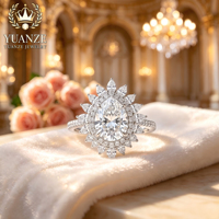 Une bague en argent S925 sertie d'un moissanite de 5 carats, une bague tendance et polyvalente pour femme, idéale pour toutes les occasions.