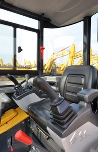 Miniexcavadora Hidráulica Shantui SE18SR de Bajo Precio con Motor Económico - Product Image 3