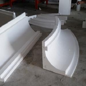 La machine <span class=keywords><strong>de</strong></span> découpe <span class=keywords><strong>de</strong></span> profilés en <span class=keywords><strong>mousse</strong></span> EPS pour portes et fenêtres peut produire diverses formes grâce à des fils chauffants. - Product Image 5