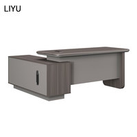 Bureau de direction moderne en forme de L avec boîte à câbles et pieds en bois courbés pour poste de travail de direction