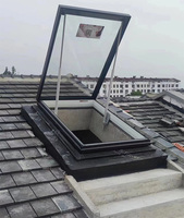 Fenêtre de toit à battant en alliage d'aluminium de haute qualité avec persienne automatique, design supérieur, coupe-vent pour balcon de villa