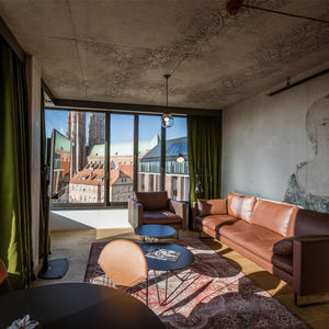 ชุดเฟอร์นิเจอร์ห้องนอนโรงแรมแบบกำหนดเองได้ ขนาดคิงไซส์ ทำจากไม้เนื้อแข็ง ดีไซน์ทันสมัย ระดับไฮเอนด์ สำหรับโรงแรมบูติกและรีสอร์ทในเมือง - Product Image 5