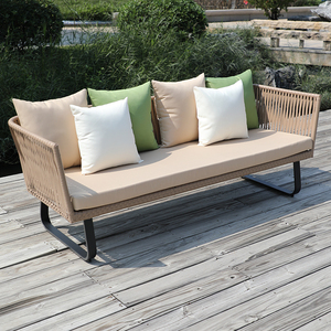 Ensemble <span class=keywords><strong>de</strong></span> <span class=keywords><strong>salon</strong></span> d'extérieur au design ergonomique avec coussins <span class=keywords><strong>en</strong></span> mousse épaisse et plateau <span class=keywords><strong>en</strong></span> <span class=keywords><strong>verre</strong></span> <span class=keywords><strong>trempé</strong></span> pour terrasse sur le toit, ensemble <span class=keywords><strong>de</strong></span> canapés <span class=keywords><strong>de</strong></span> conversation - Product Image 2