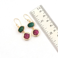 Boucles d'oreilles pendantes en laiton brut naturel, émeraude, rubis rose, pierres précieuses, faites à la main, plaqué or, sertissage classique, longueur 1,5-3 cm, pour femmes