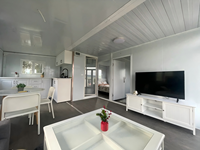 Maison Modulaire Préfabriquée Isolée, Résistante au Froid, Imperméable et Respirante, Design Mid-Century Moderne, Adaptée à l'Hôtellerie