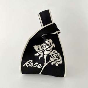 Sac fourre-tout imperméable en polyester noir et beige rose, fait main par des designers coréens, avec fermeture éclair, pour femmes - Product Image 6