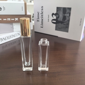 15Ml & 30Ml Vuông Chai Nước Hoa Thủy Tinh Với Vít <span class=keywords><strong>Cap</strong></span> Trong Suốt Rỗng Mỹ Phẩm Hương Thơm Refill Logo Có Thể In Phun Chai - Product Image 1