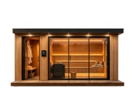 Sauna extérieur de luxe en bois d'épicéa de style victorien avec cabine, porte coulissante en verre, zone de change, vue panoramique, villa spa écologique